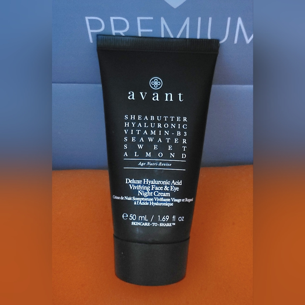 AVANT SKINCARE Deluxe Hyaluronic Acid Vivifying Face & Eye Night Cream
